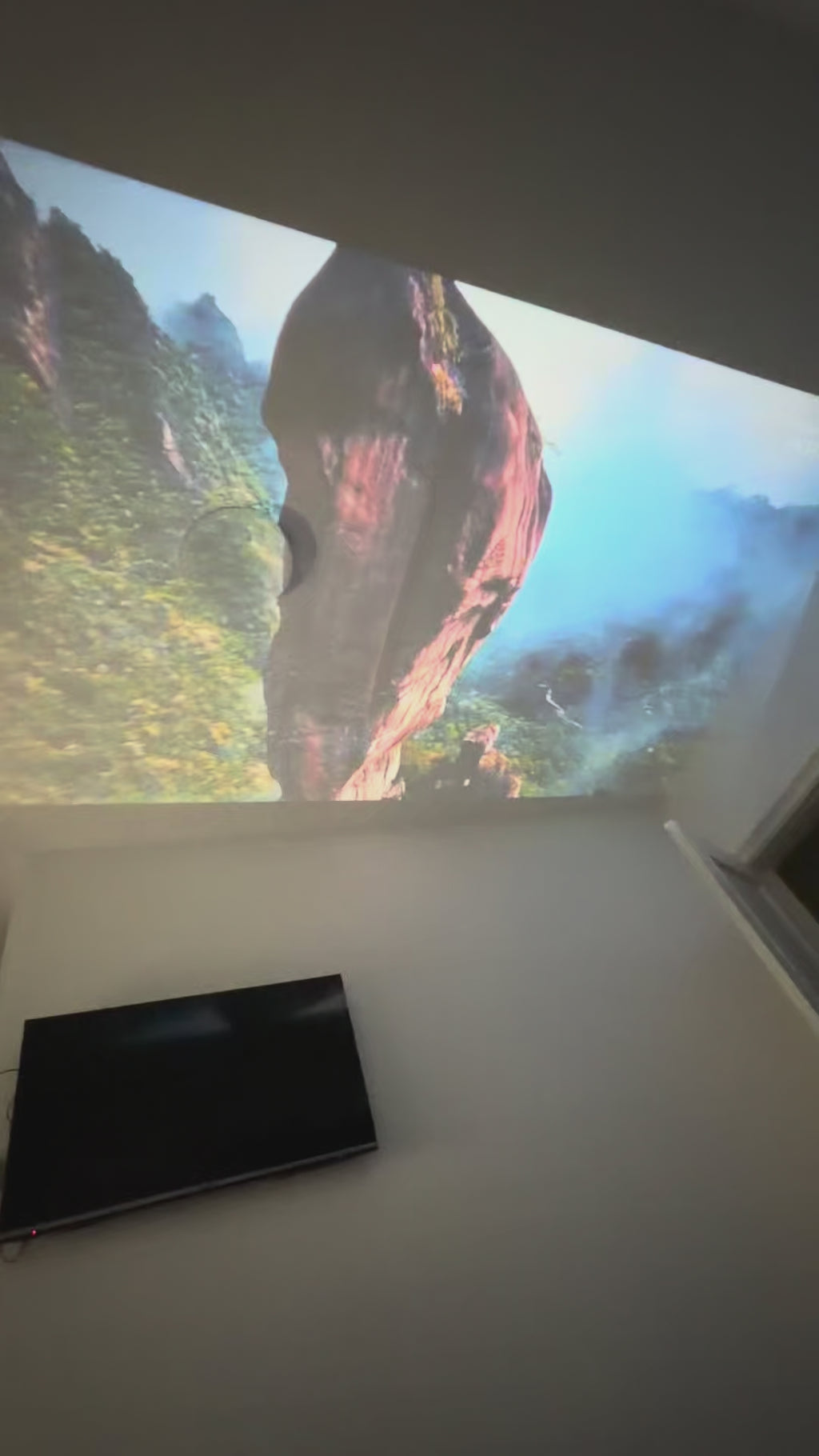CasaLumo™ Portable Smart Projector